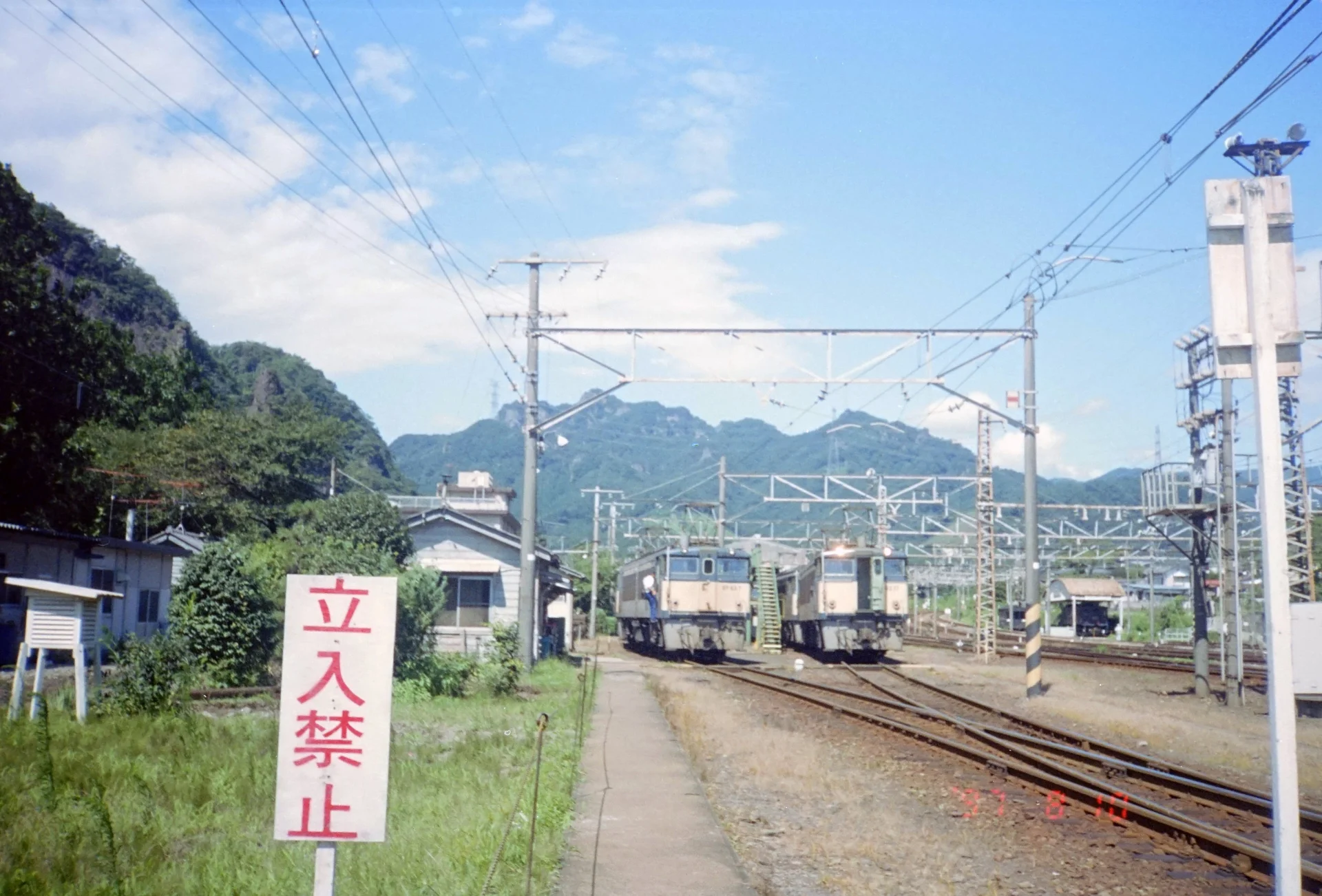 横川機関区