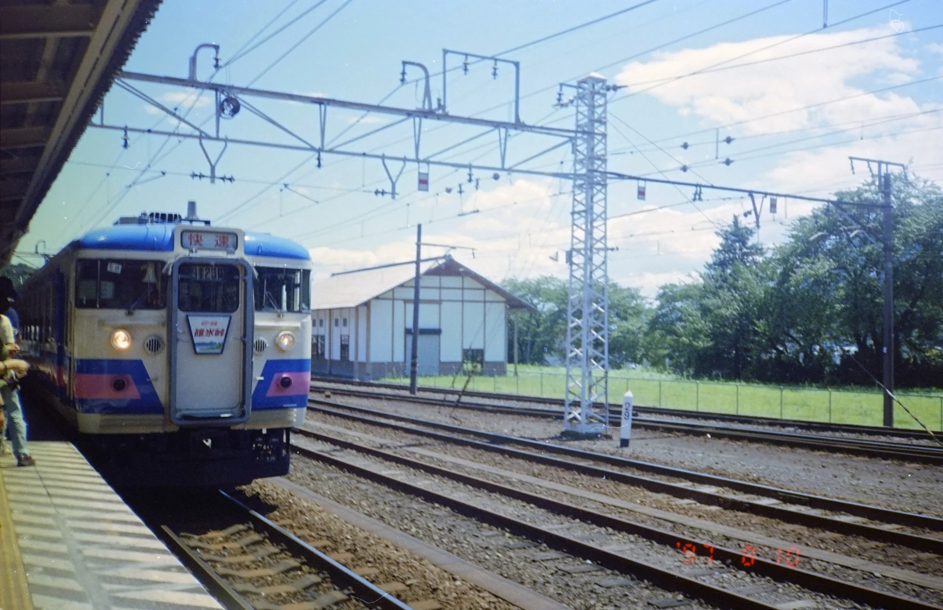 横川駅 ホリデー快速碓氷峠号 165系モントレー色