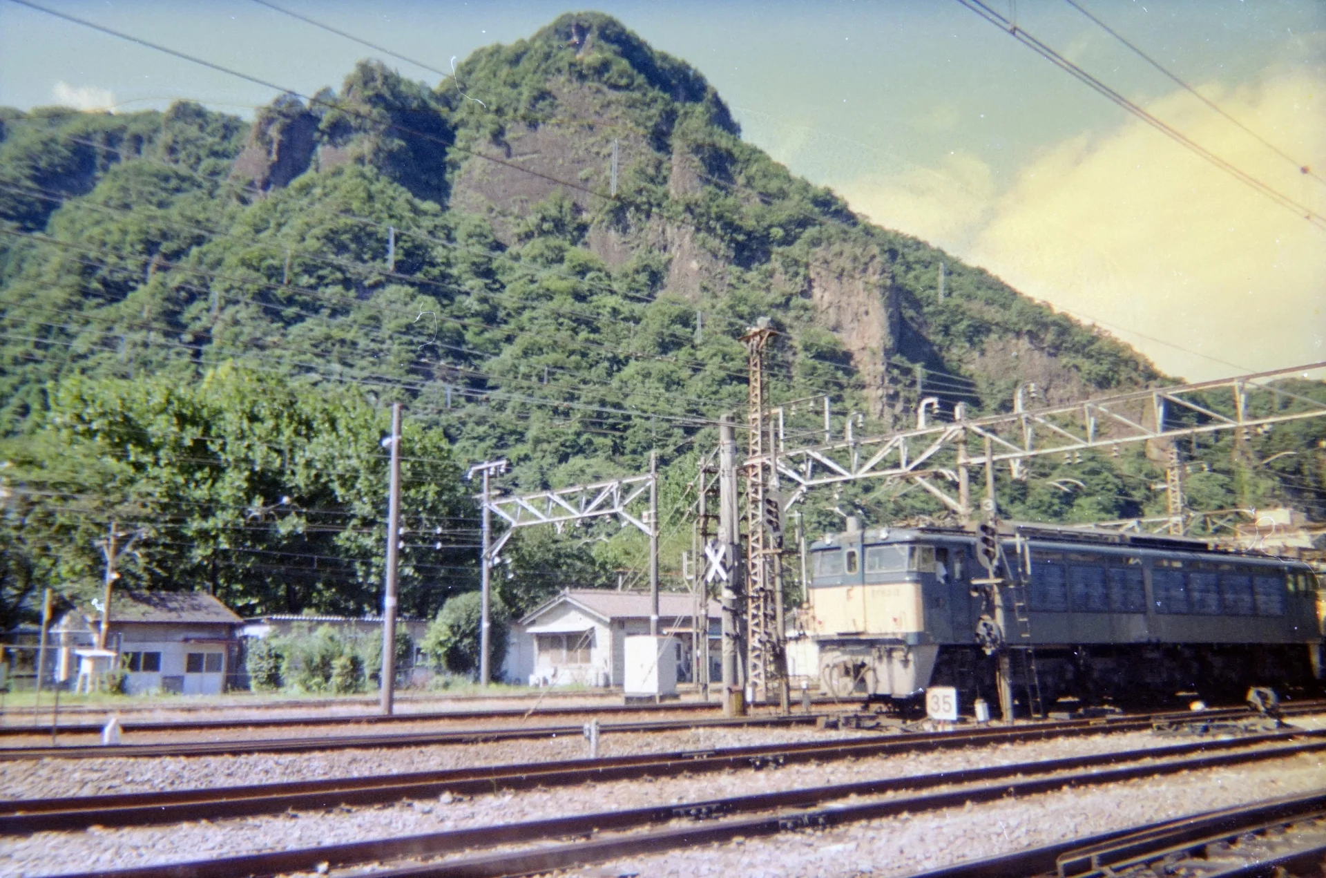 横川機関区