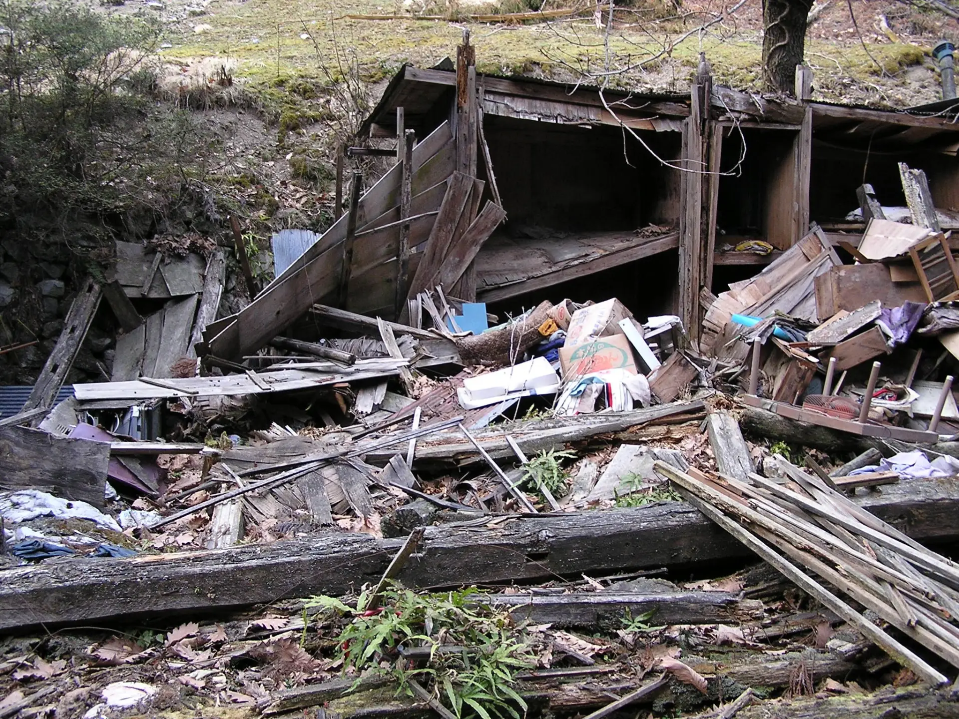 白岩廃村入口の茶屋