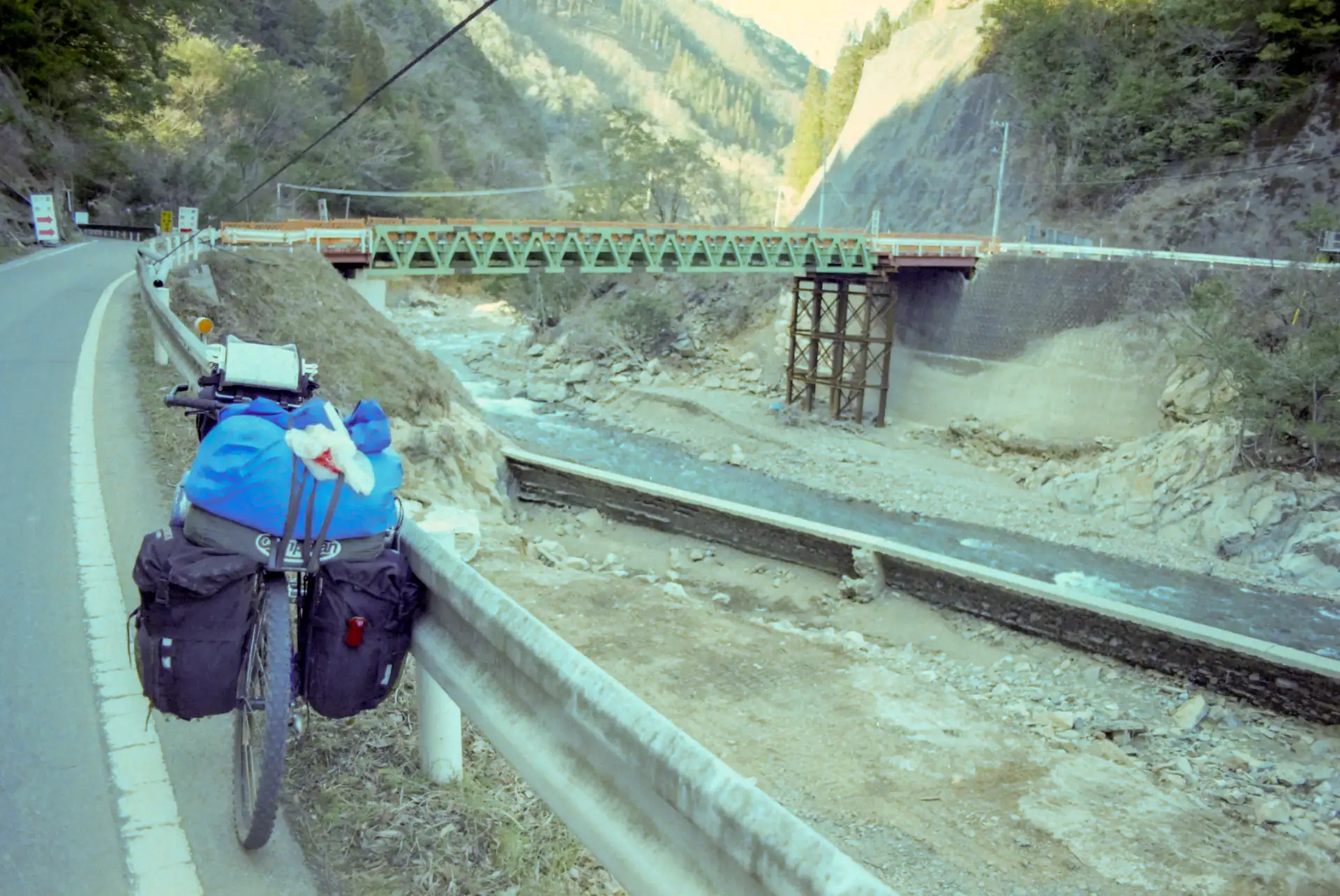 2005年 崩落した国道265王の仮橋