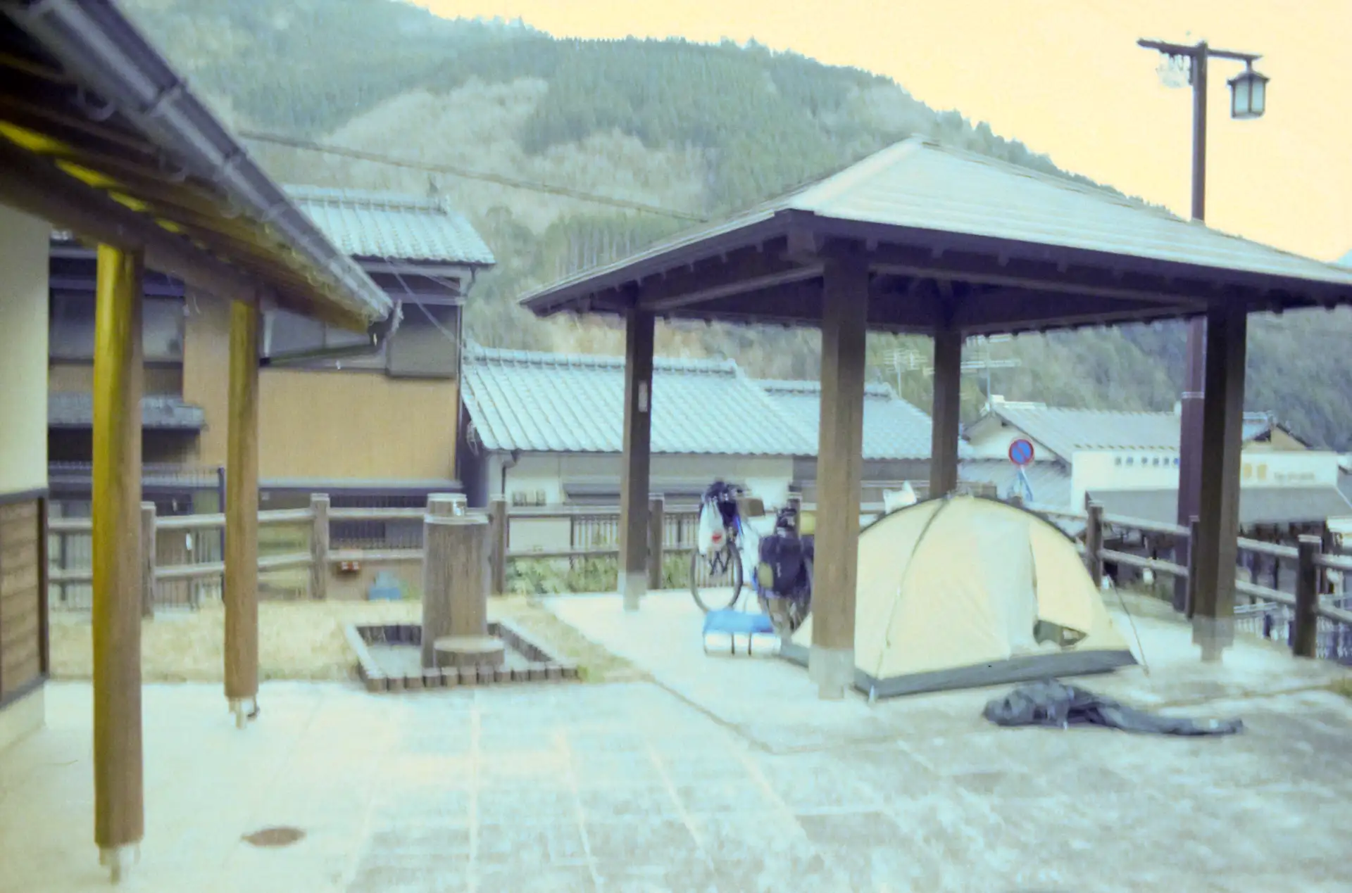 公園にテントを張った