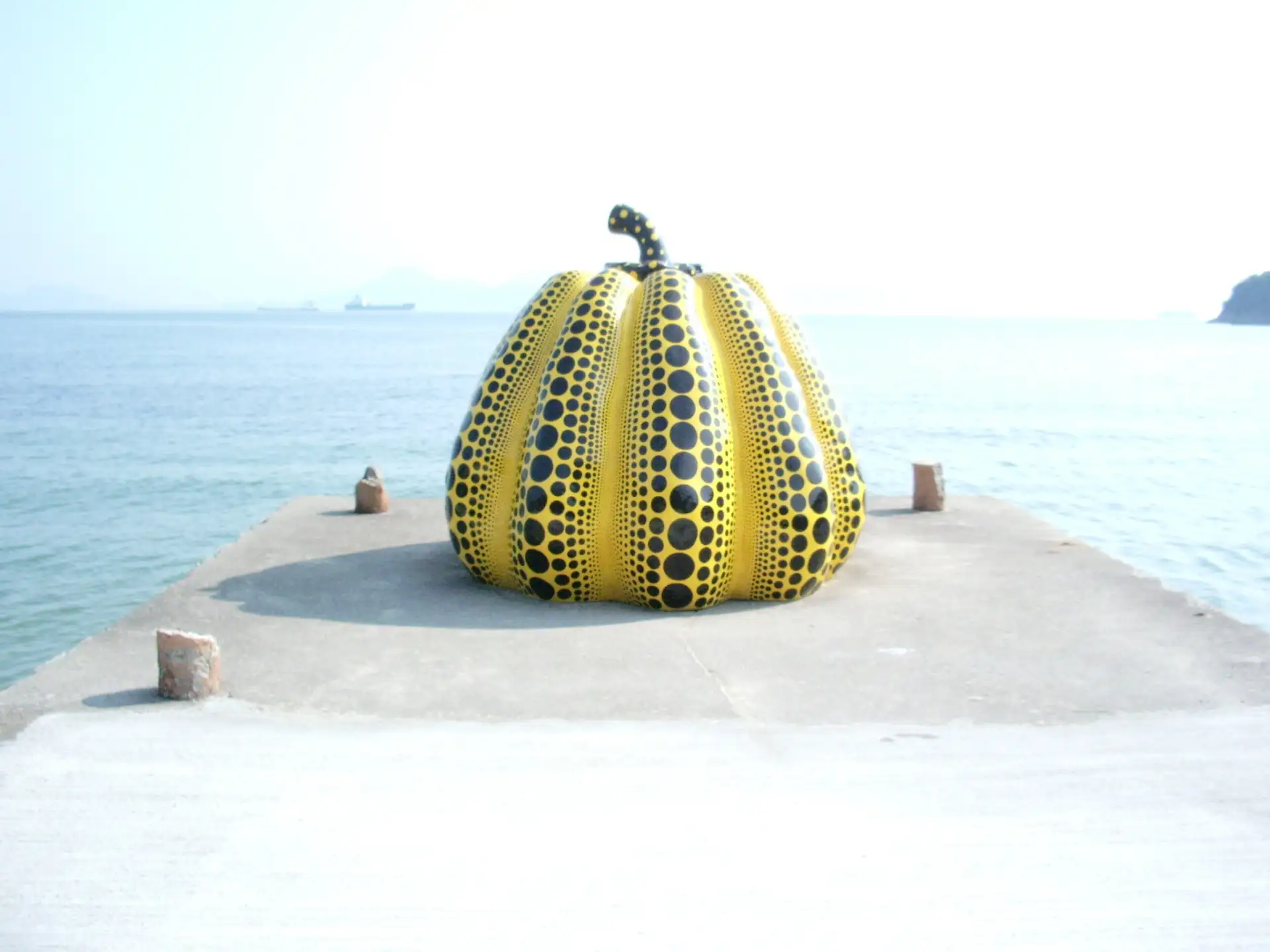 草間彌生の彫刻