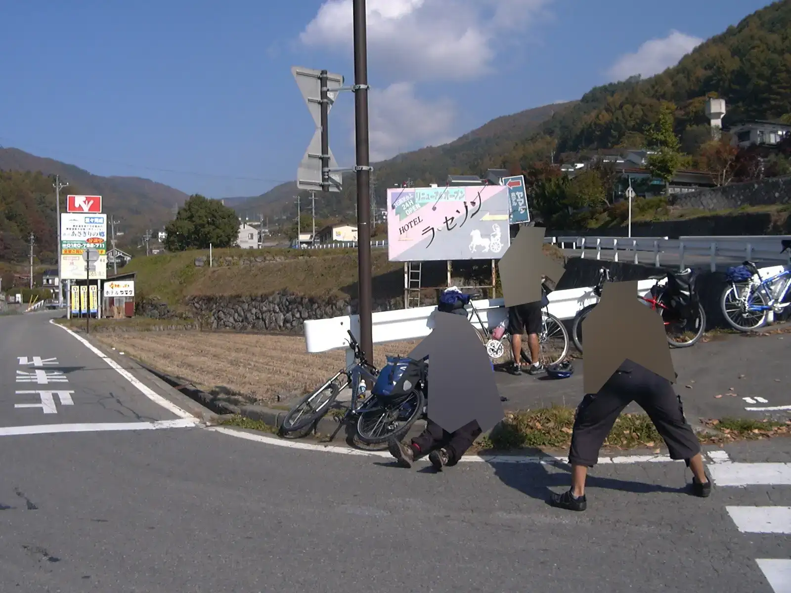 諏訪のラブホ「ラ・セゾン」の看板がある交差点