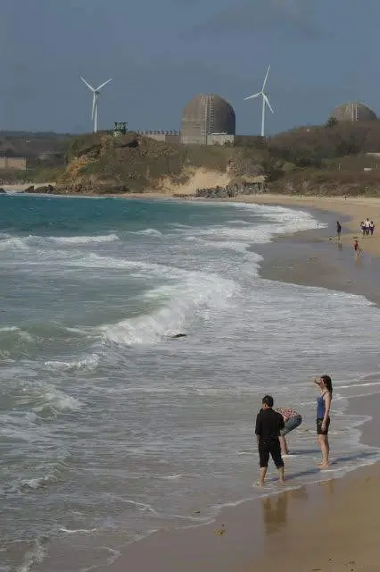 墾丁の海岸と原発