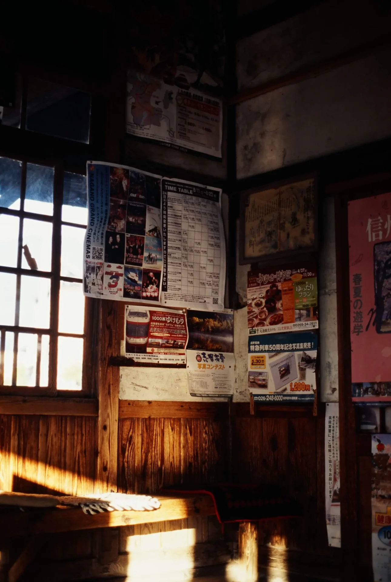 松代駅の待合室（2007年）