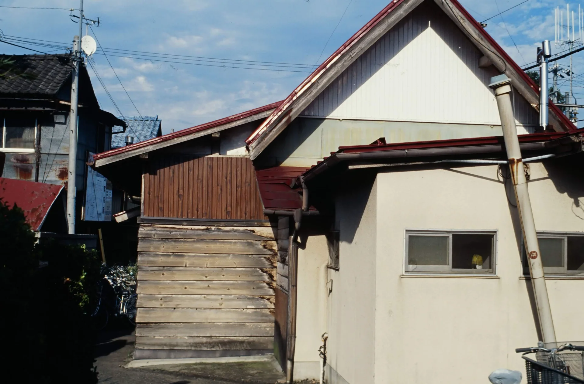 桐原駅駅舎の裏側（2007年）