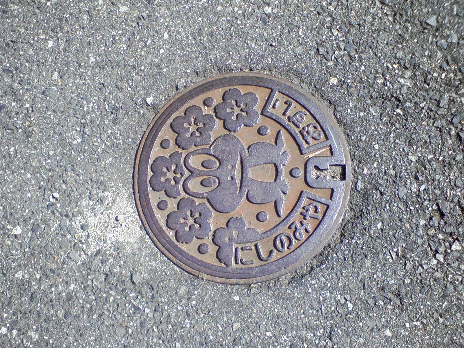 西宮市のマンホール