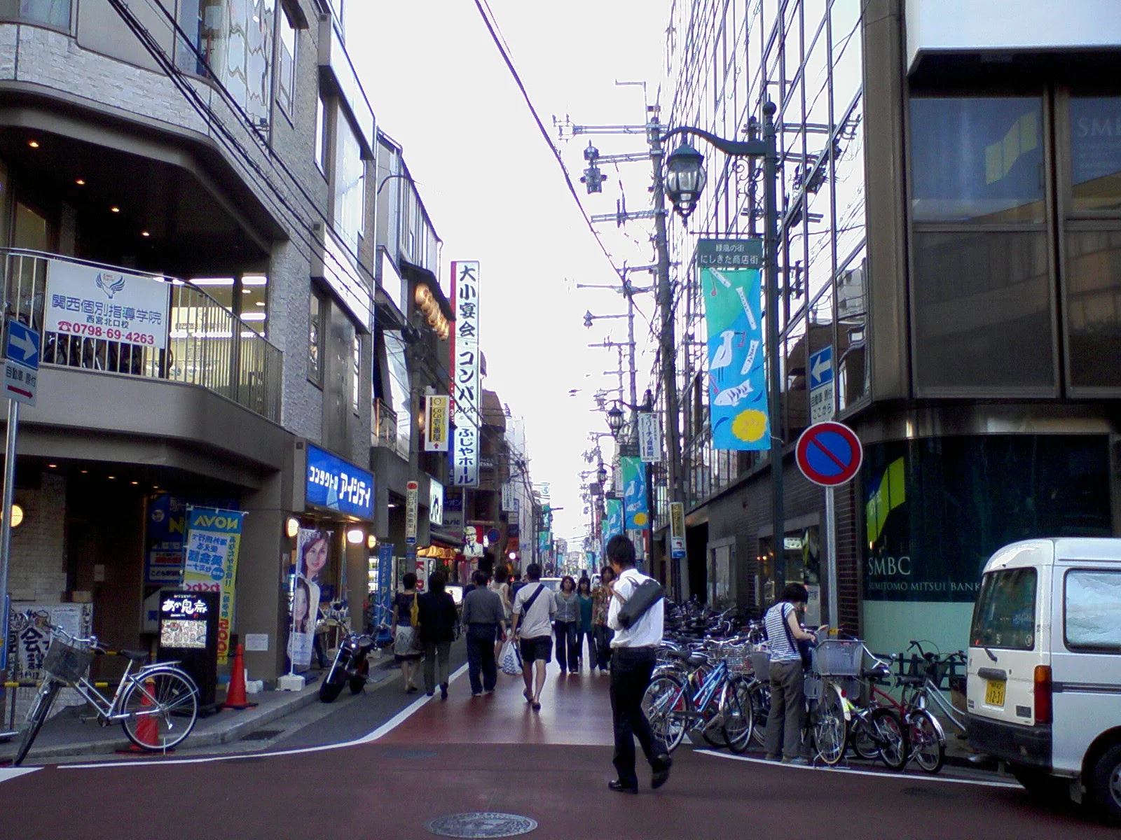 西宮北口駅付近の街並み