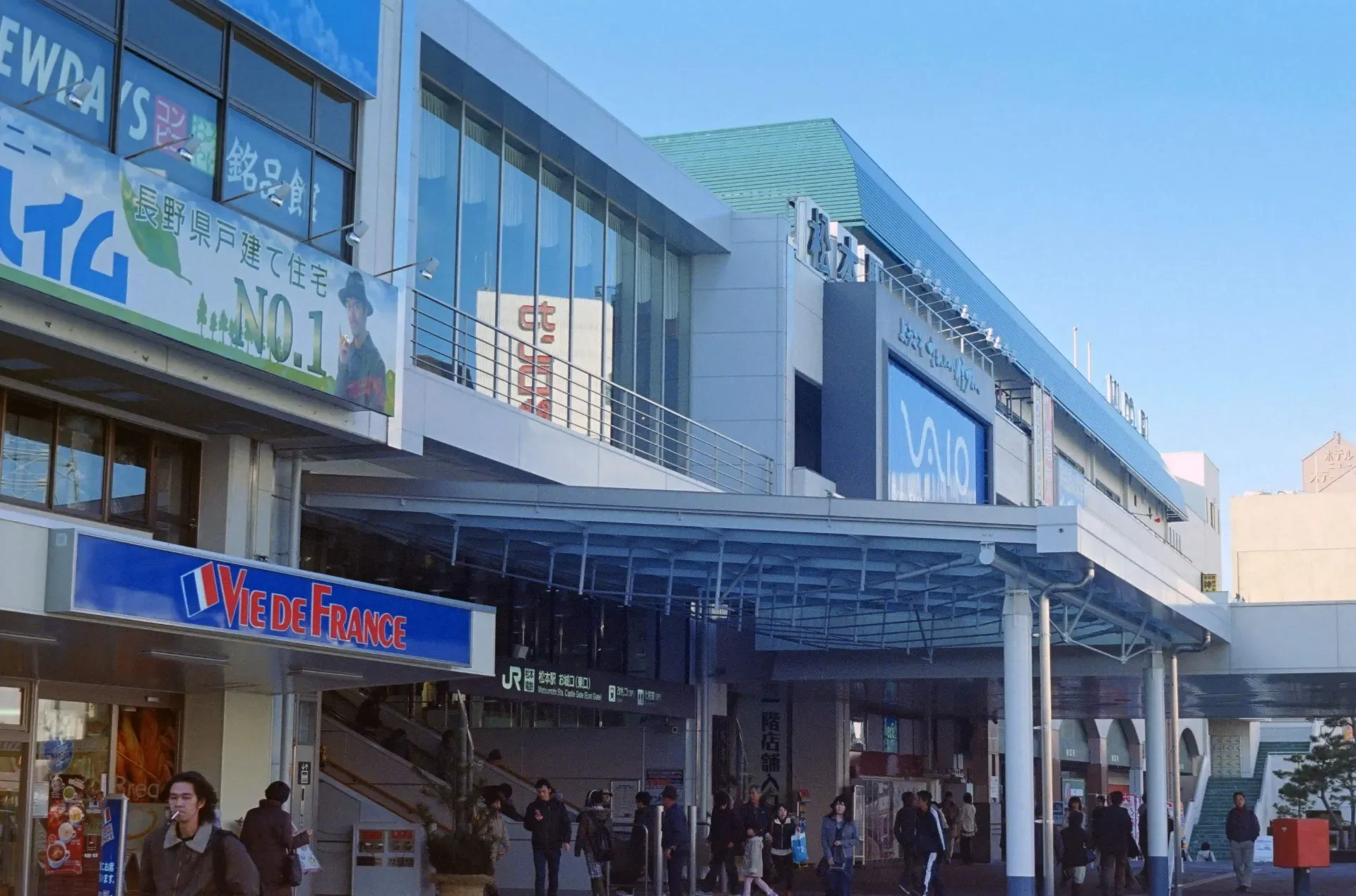 松本駅にVAIOの広告