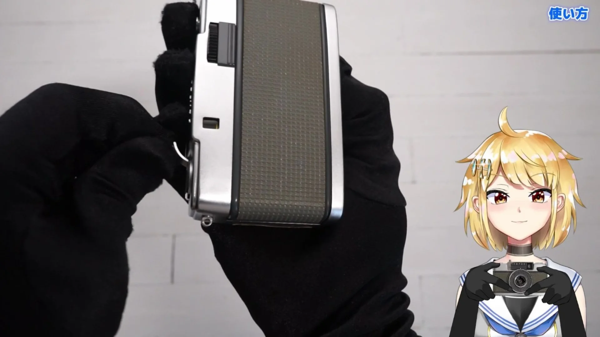 巻き戻しクランクを時計回りに回す