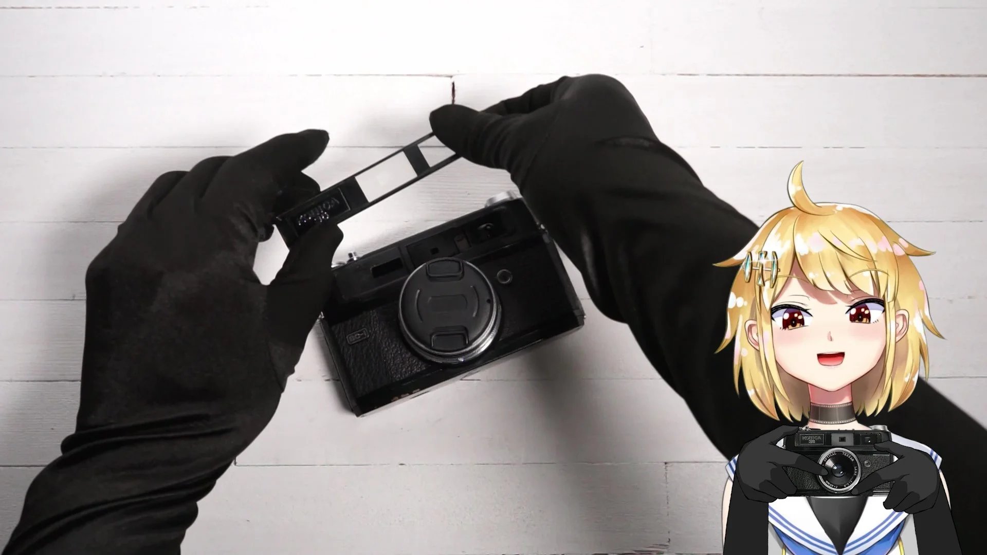 ファインダーガラス部分をネジを緩めて取り外す