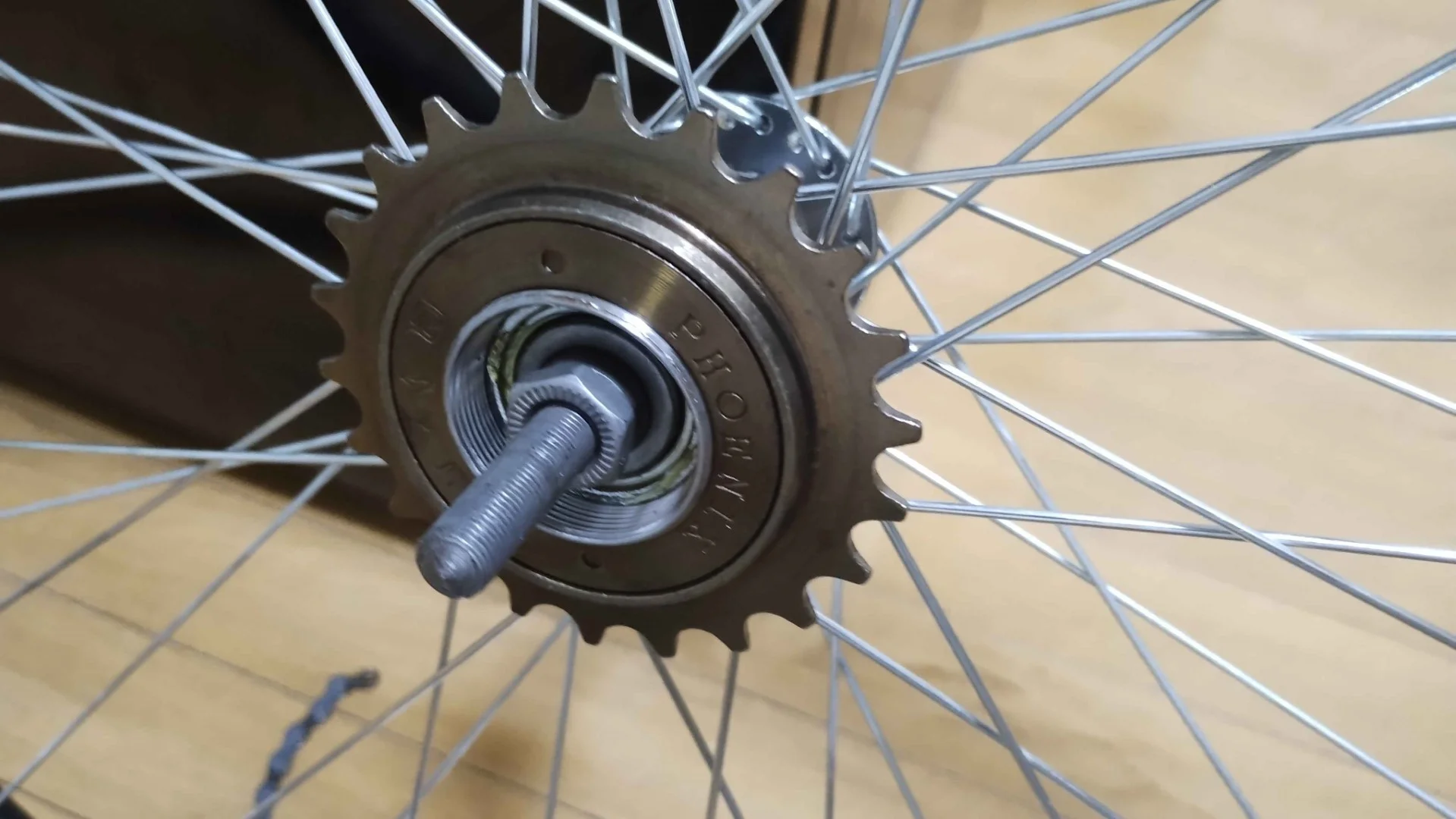 22Tのスプロケットを取り付け