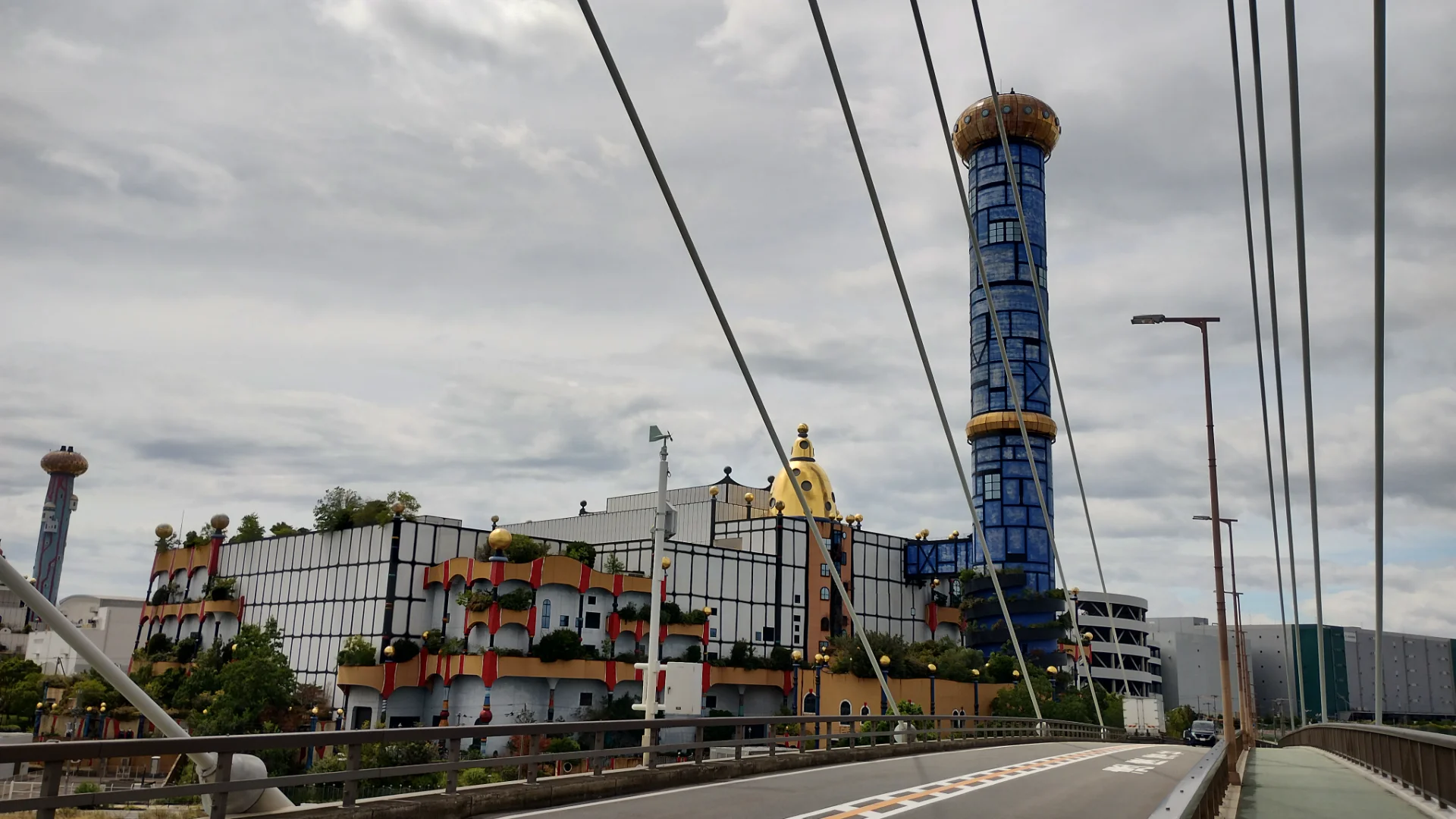 フンデルト・ヴァッサーの設計したゴミ処理場