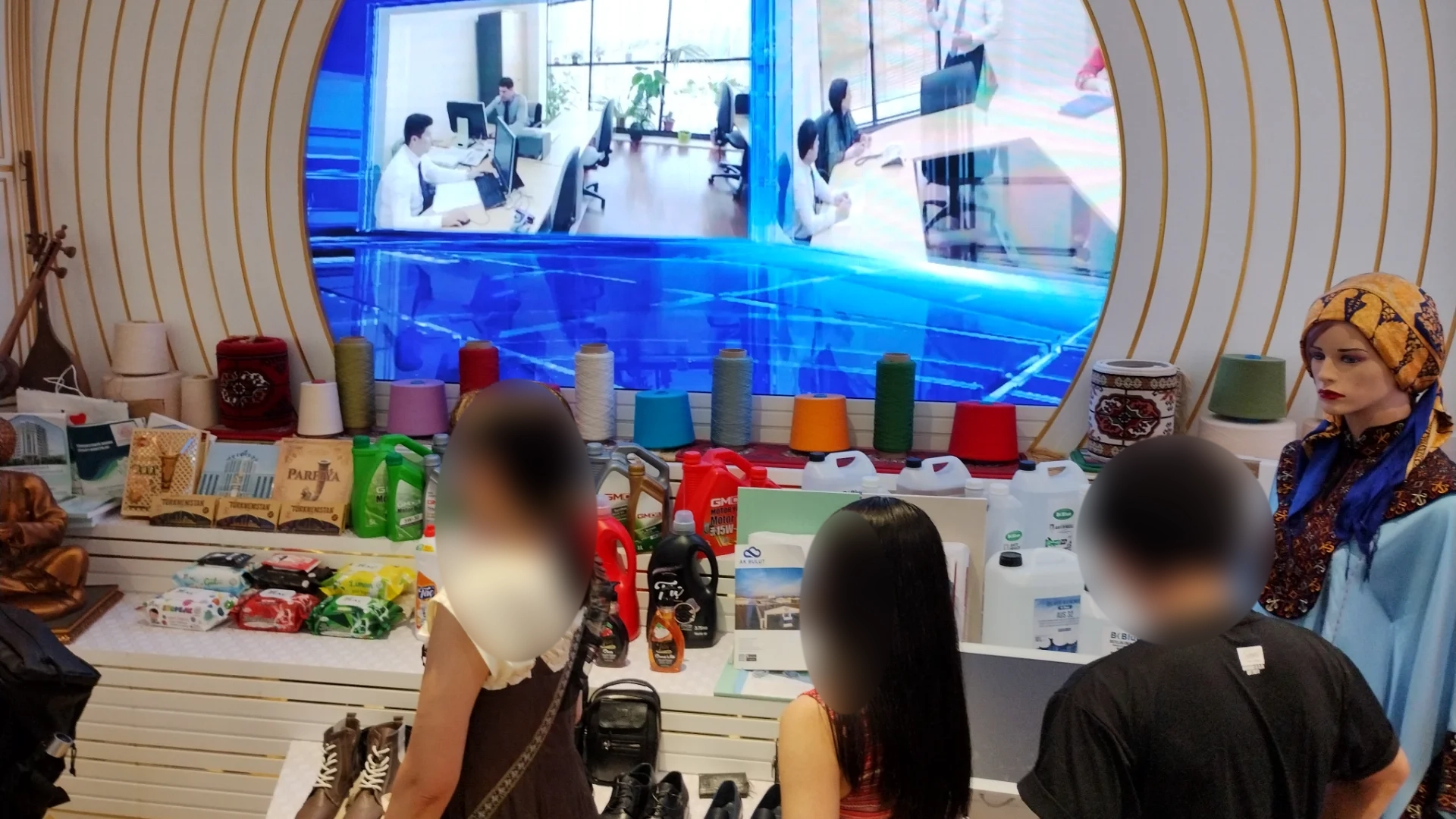 トルクメニスタン製品の展示