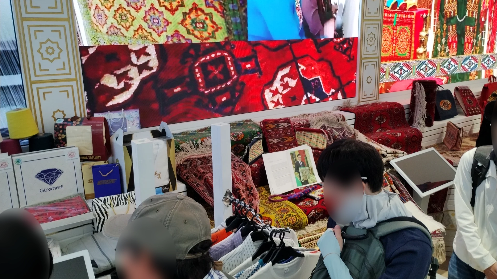 トルクメニスタン製品の展示