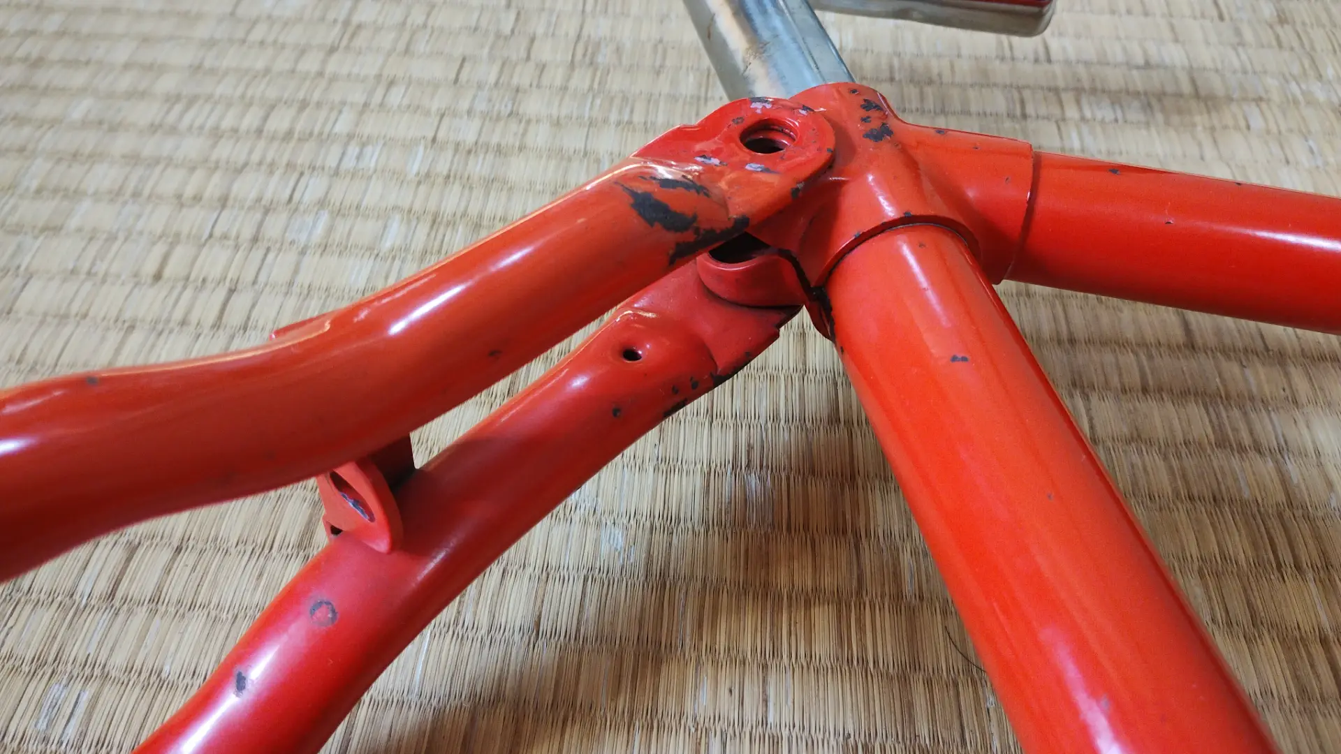 シートステー上部