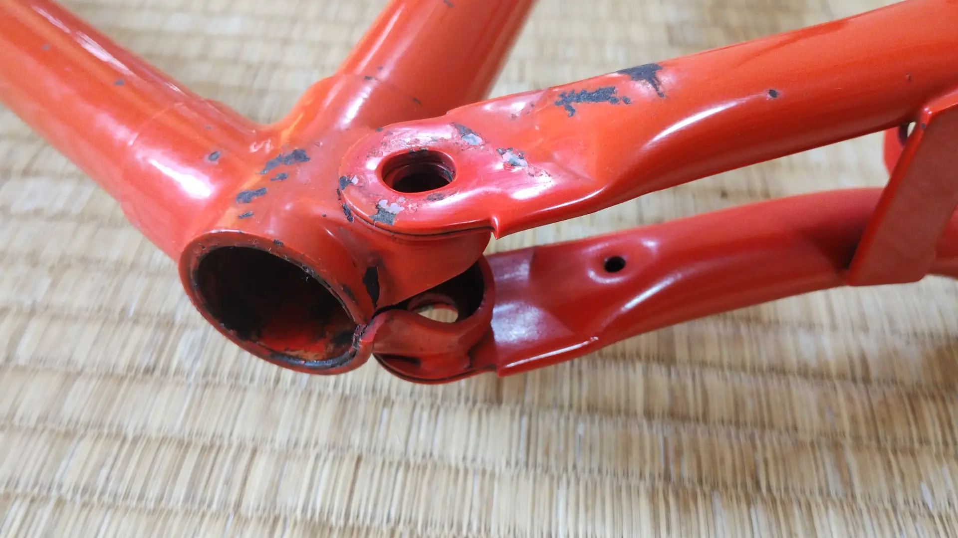 シートステー上部