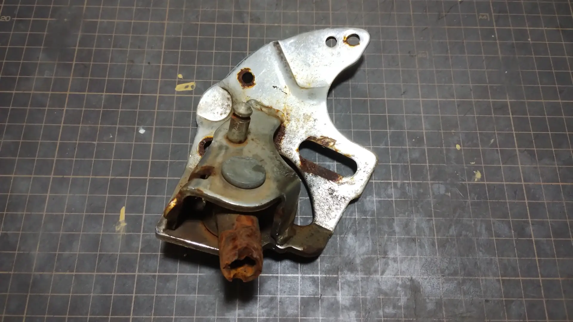 強力サイドスタンドの残骸