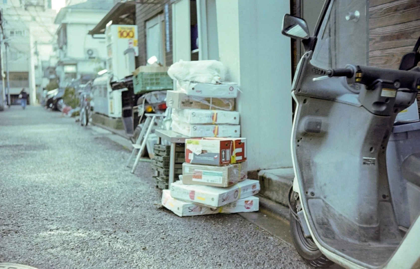 新大久保は日陰になるのが早い