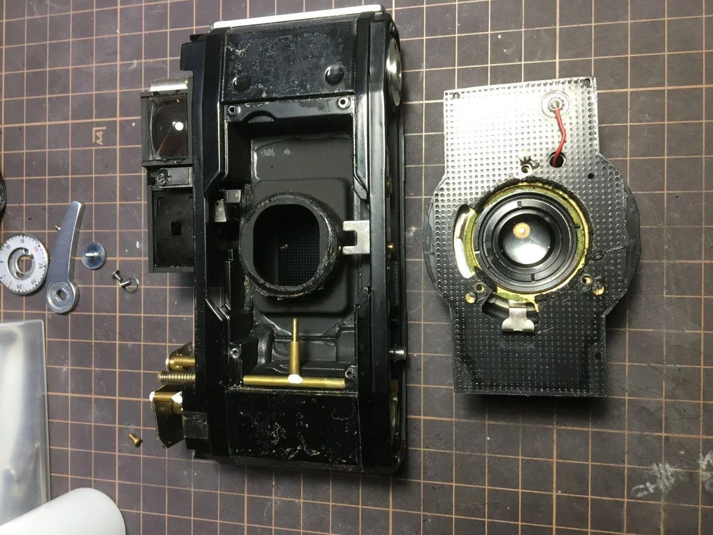 Rank Mamiya 4Bの前板を外したところ