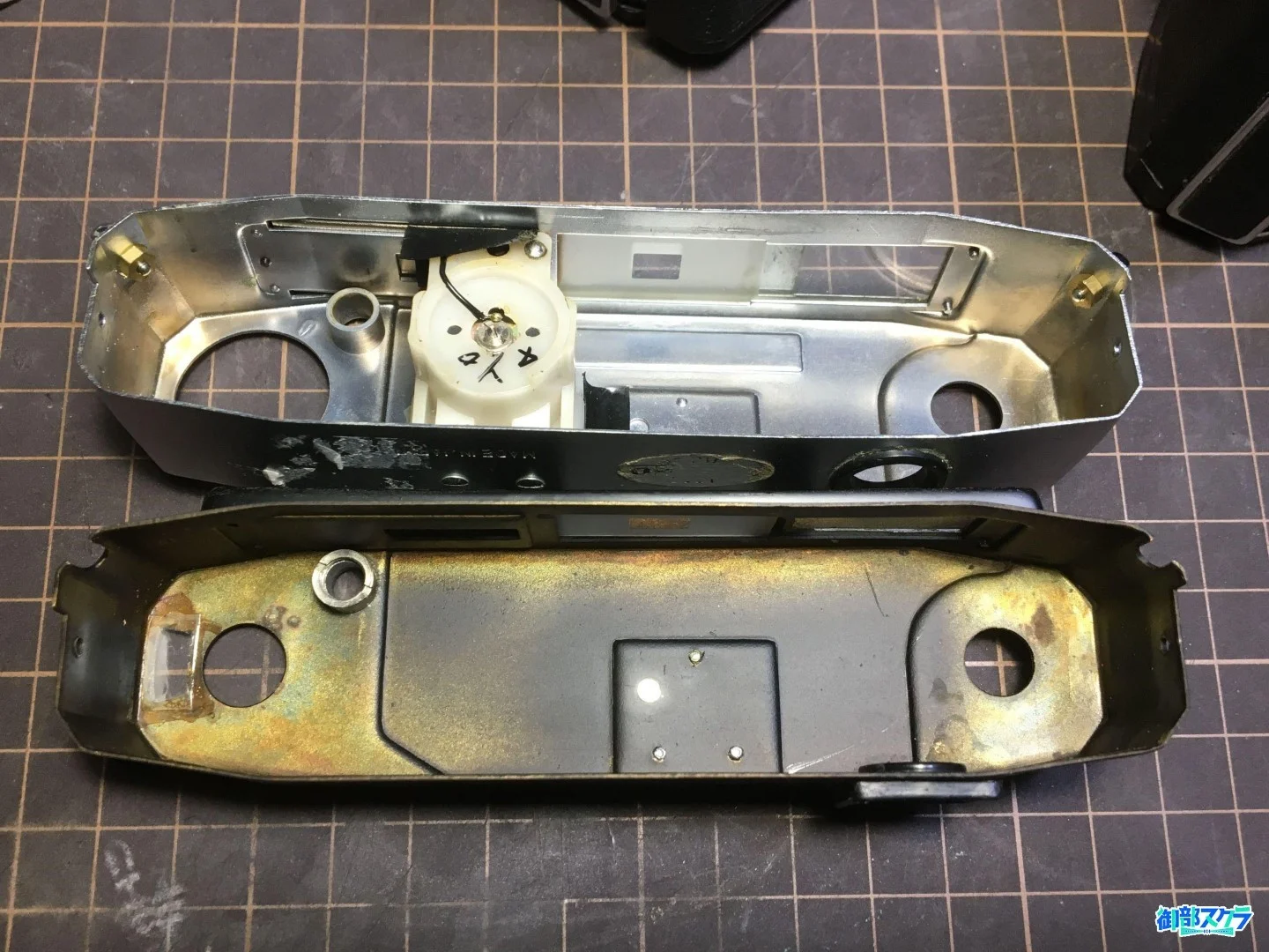 Rank Mamiya 4BとKOBICA 35 BC-1のトップカバー内部