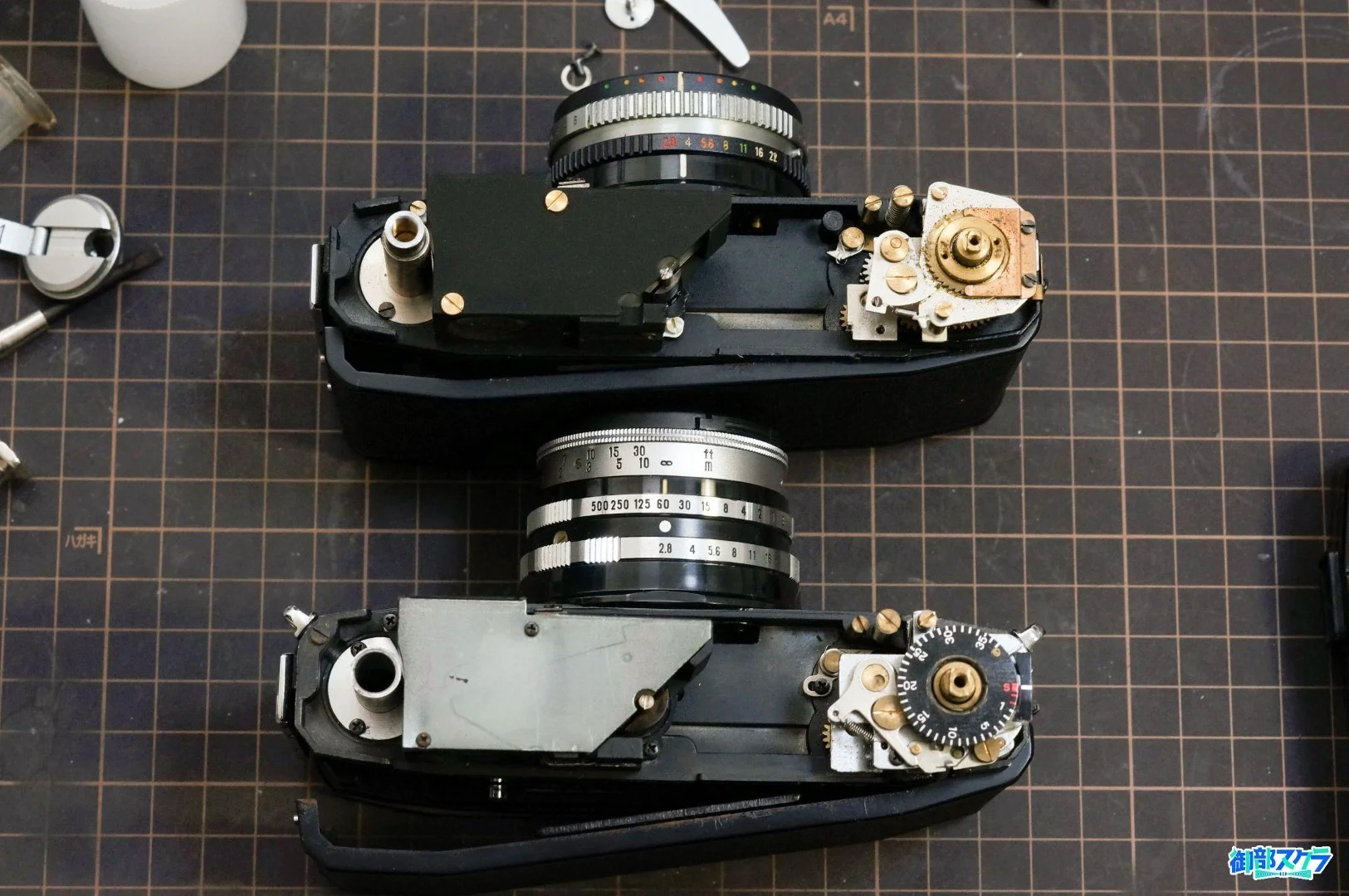 Rank Mamiya 4BとKOBICA 35 BC-1のトップカバー内部